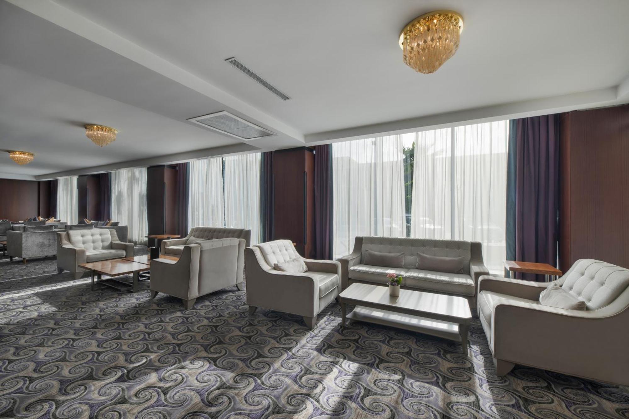 Grand Mogador City Center Casablanca Eksteriør billede The lounge at the airport