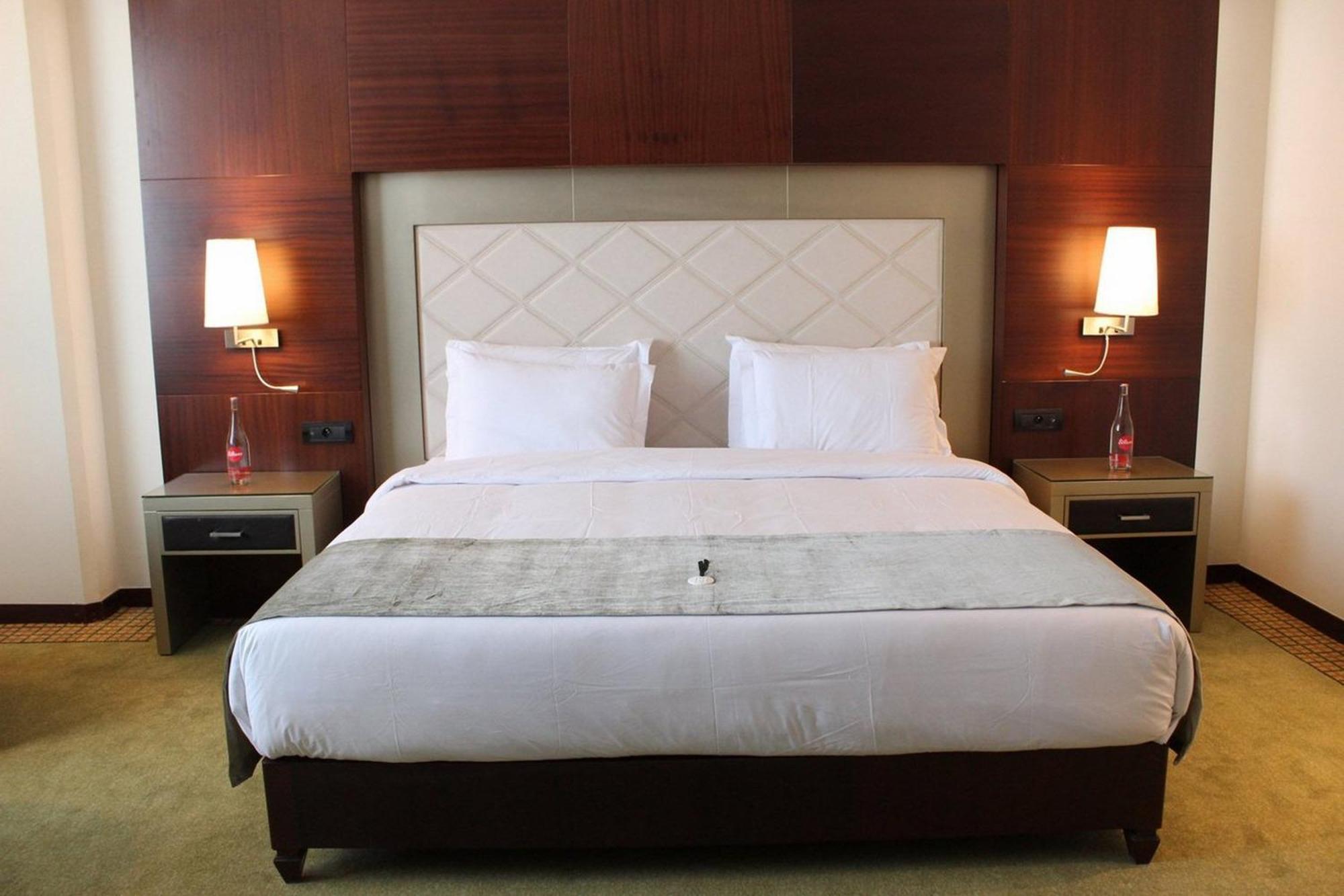 Grand Mogador City Center Casablanca Eksteriør billede A bedroom at the hotel
