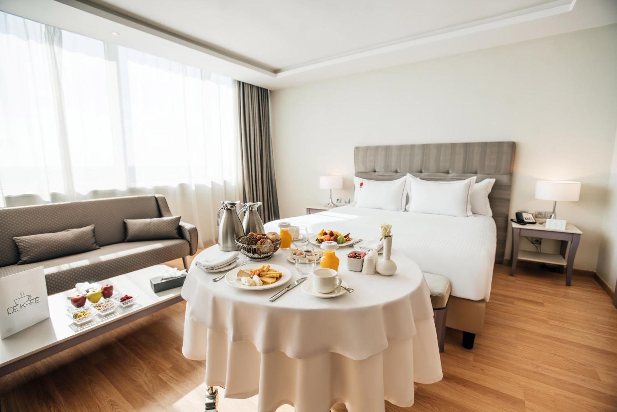 Grand Mogador City Center Casablanca Eksteriør billede A room at the hotel