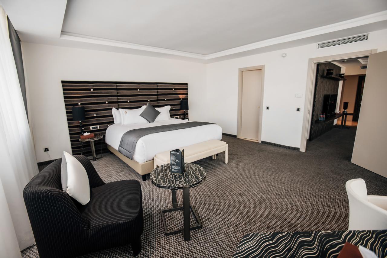 Grand Mogador City Center Casablanca Eksteriør billede A bedroom at the hotel